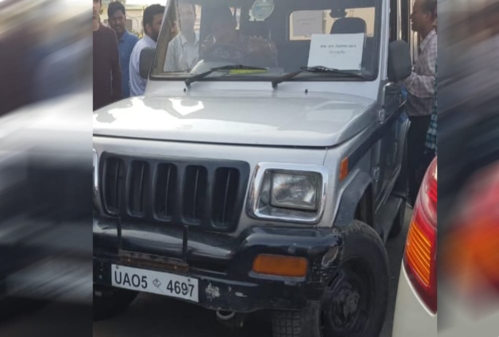 Lok sabha elections 2019 bjp publicity material found in Election department car at dehradun 