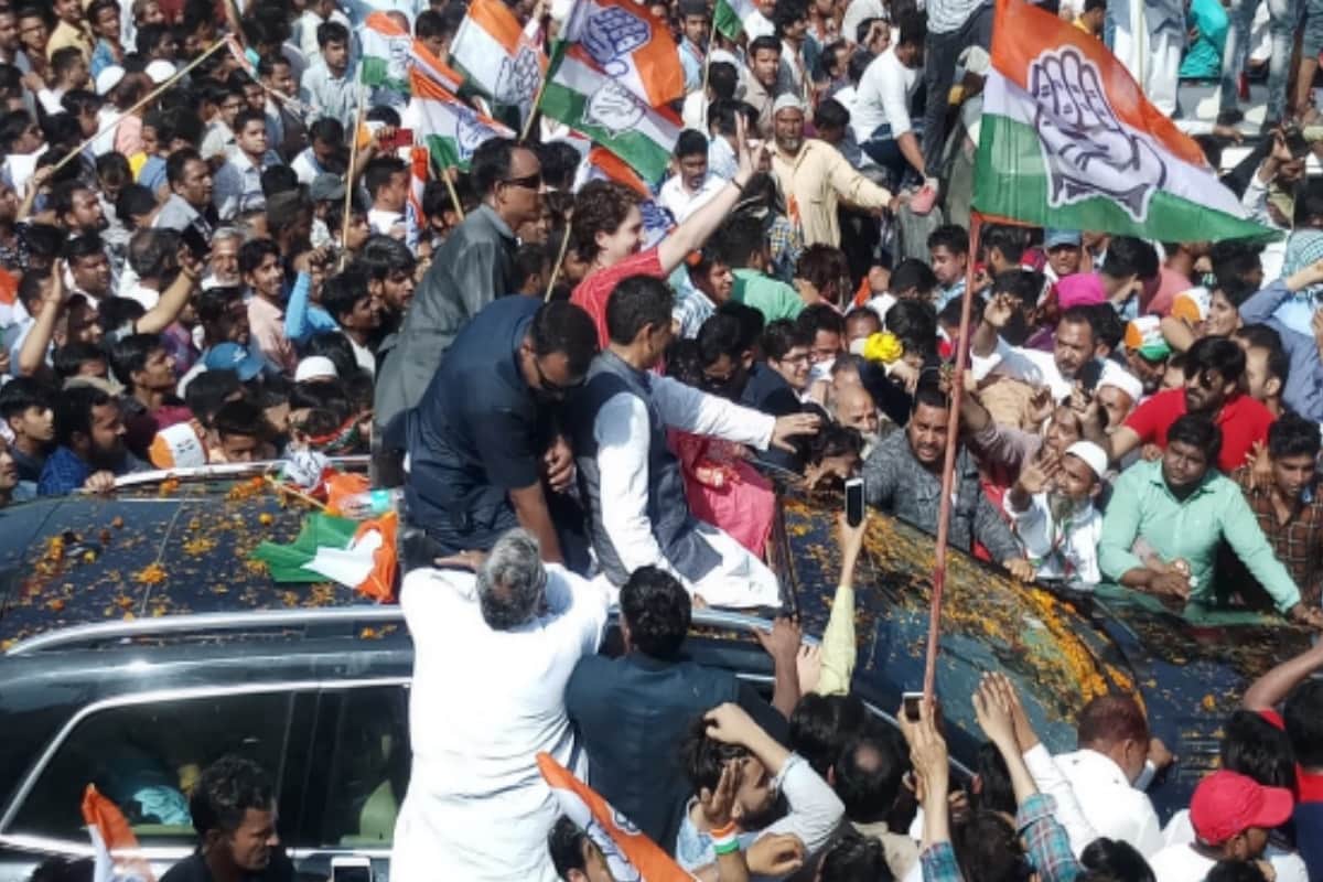 Elections 2019: Priyanka Gandhi came saharanpur wearing pink saree, huge crowd join the road show