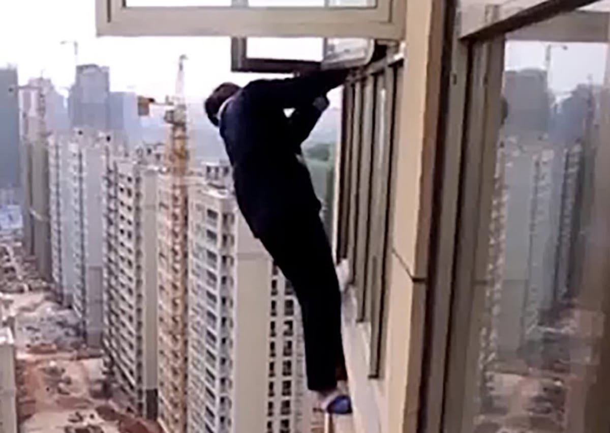 thieves entry in house in girls clothes