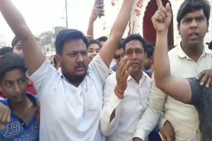 priyanka gandhi road show ruckus in Bijnor, fight between BJP and congress activists