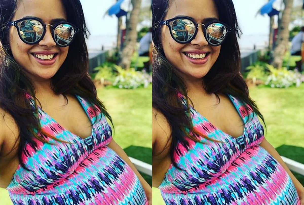 Sameera Reddy flaunts her baby bump in monokini See pictures