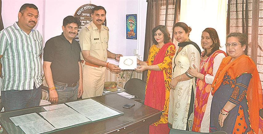 Lootie chain recovered from society worker