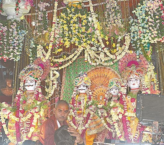 On the second day, Shobhayatra of Ganjaur ji Maharaj felicitated, welcomed many places.
