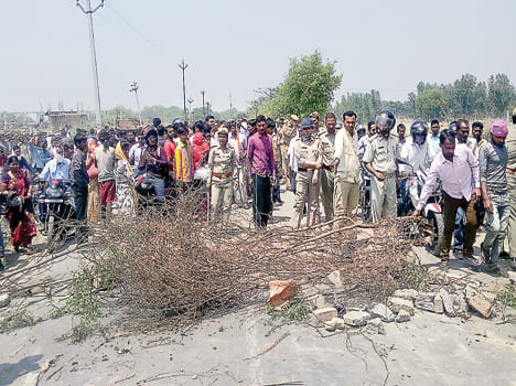Villagers stopped the accused, skirmishes with police