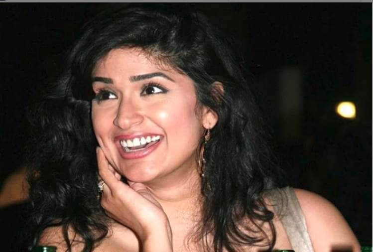 actress anjala javeri was discovered by Vinod Khanna now where she is