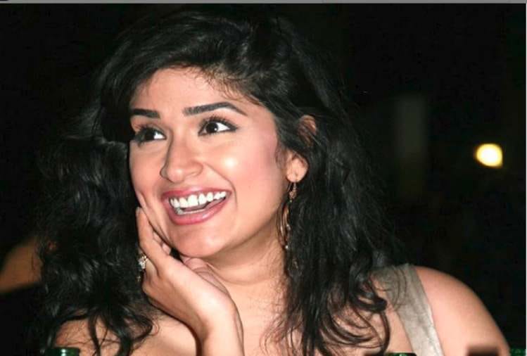 actress anjala javeri was discovered by Vinod Khanna now where she is