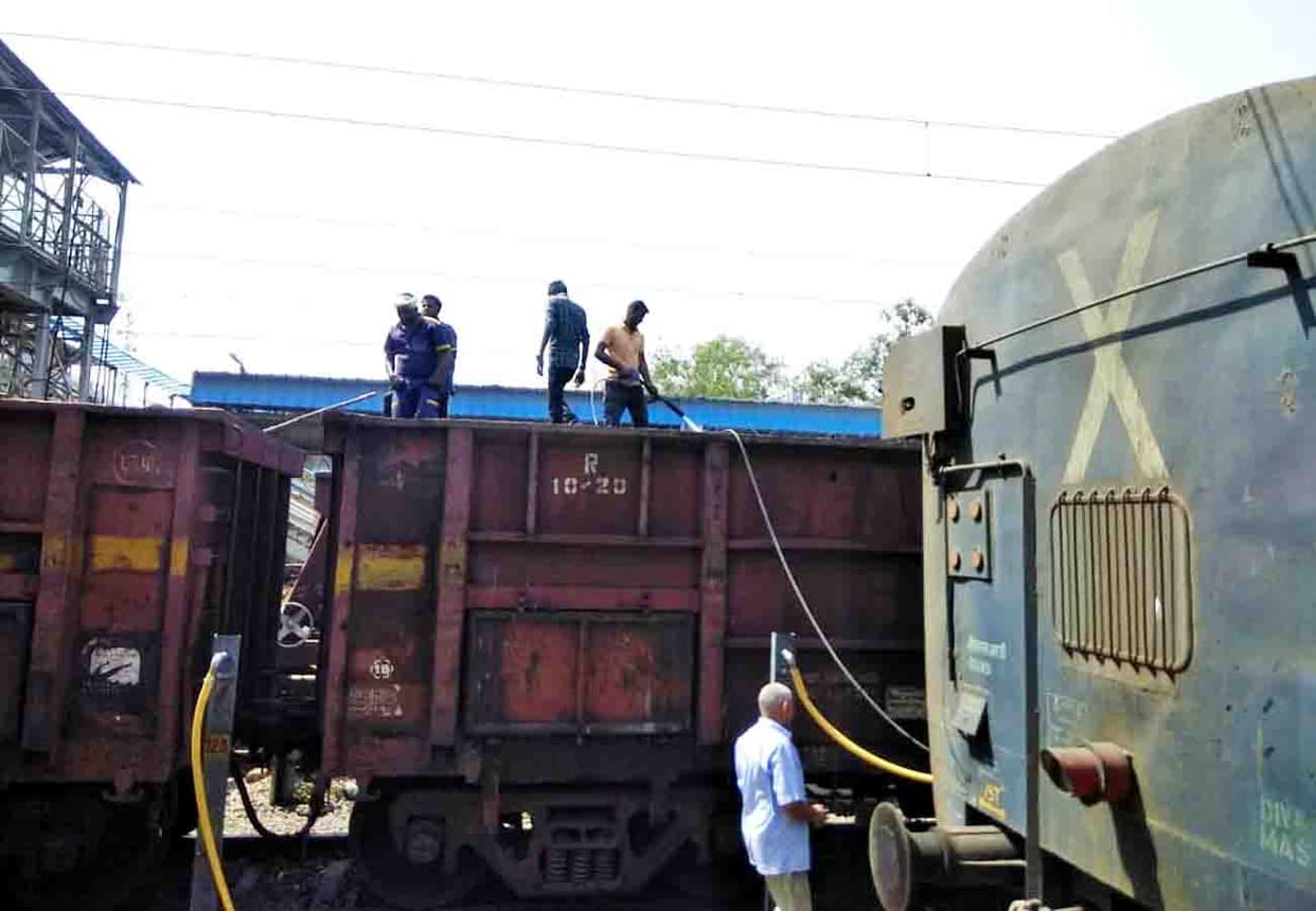 goods train loaded with Coal caught fire in Chitrakoot