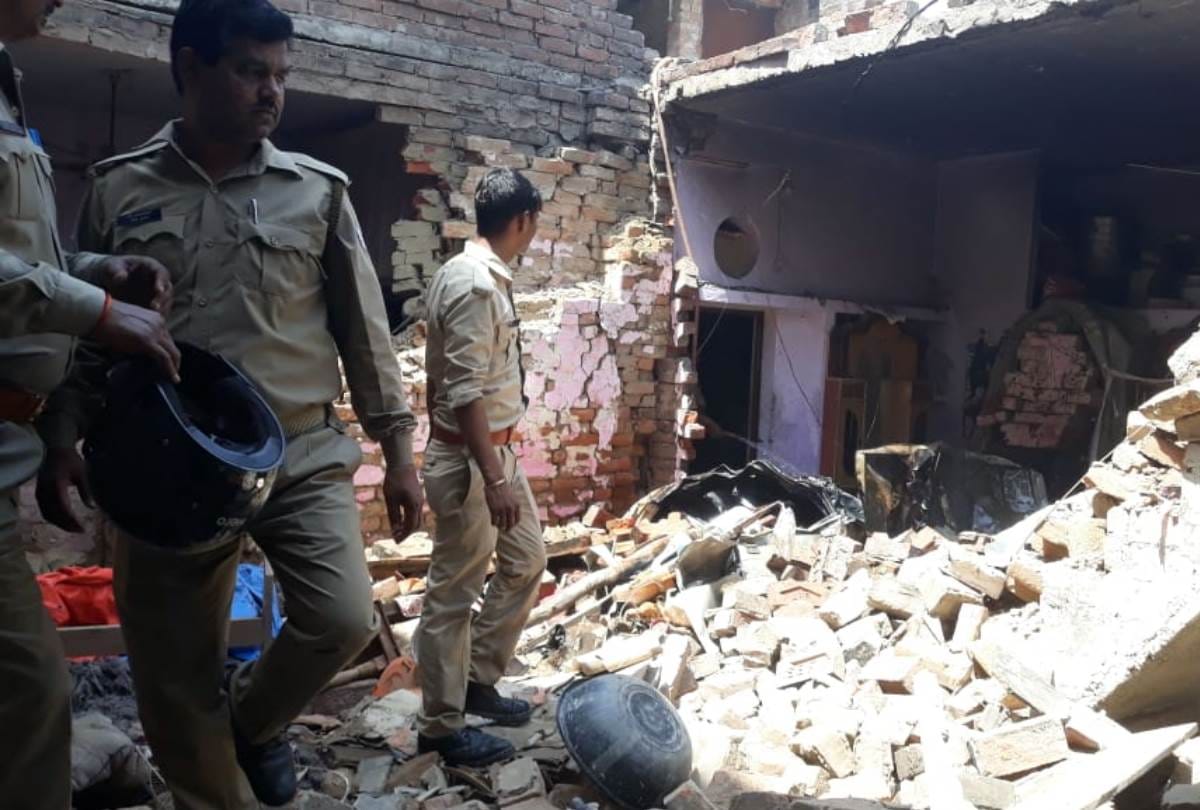 explosion occur in lucknow at mohanlalaganj area