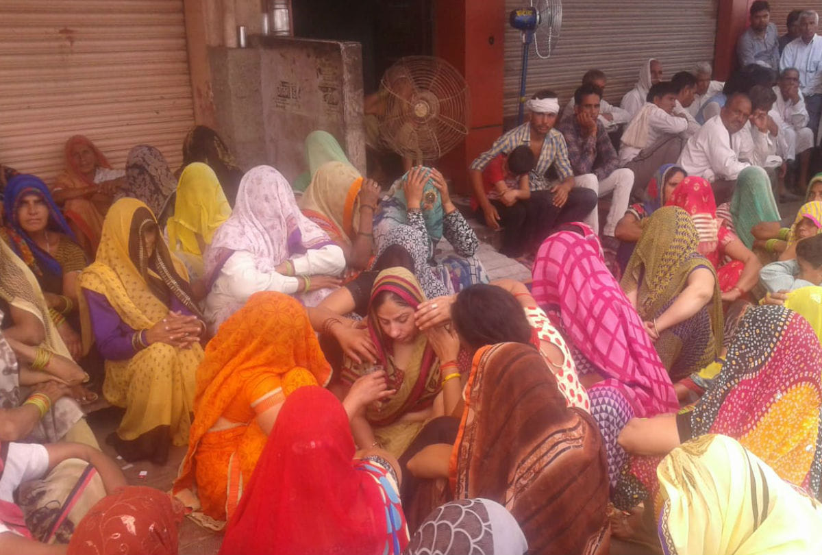 two died in road accident at fatehpur sikari high way