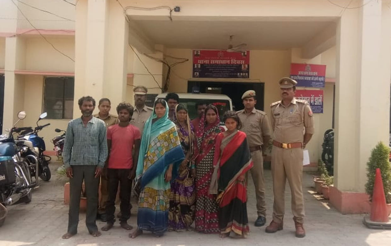 100 लीटर शराब के साथ आठ लोग गिरफ्तार