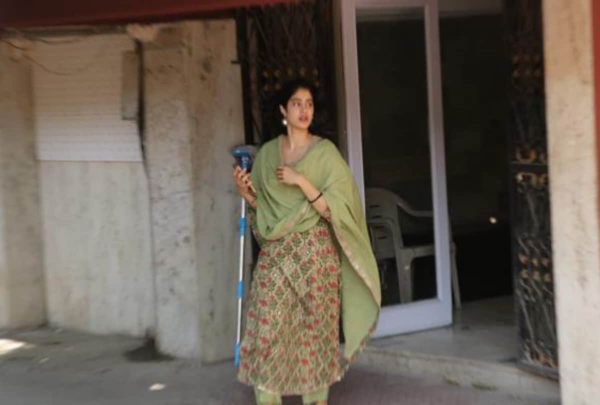 Janhvi Kapoor reached Lucknow for Kargil Girl film shooting