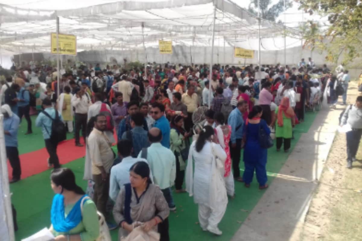 Lok sabha Election 2019: Polling parties departing for west up eight lok sabha seat