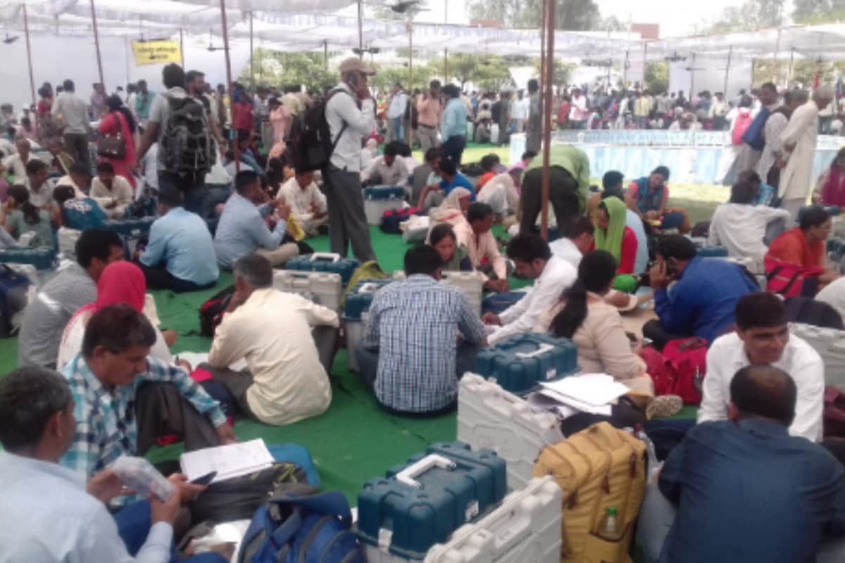 Lok sabha Election 2019: Polling parties departing for west up eight lok sabha seat