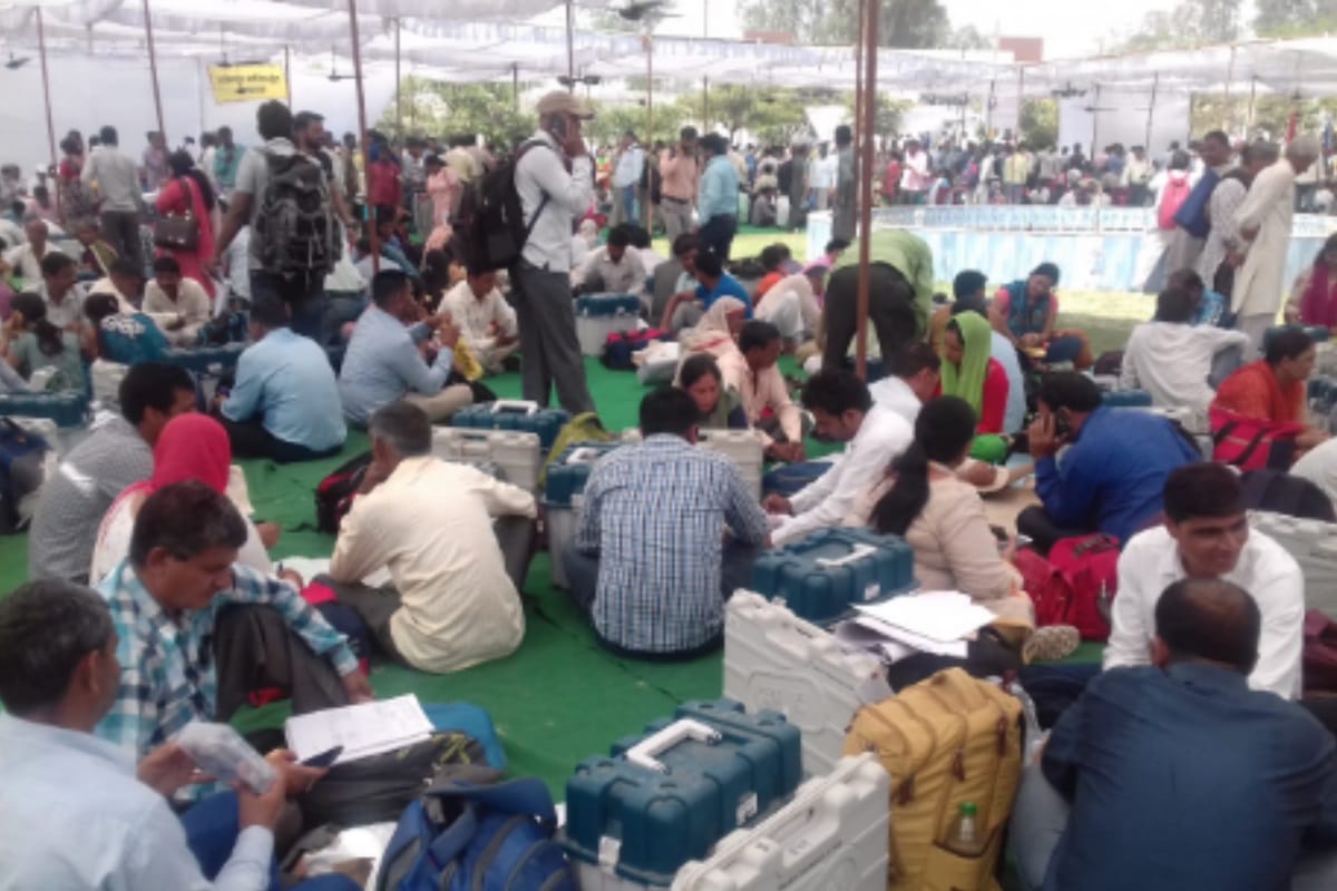 Lok sabha Election 2019: Polling parties departing for west up eight lok sabha seat