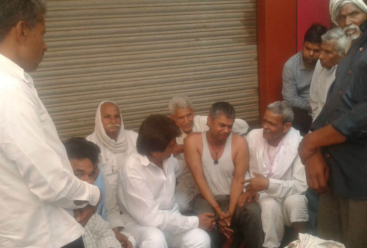 two died in road accident at fatehpur sikari high way