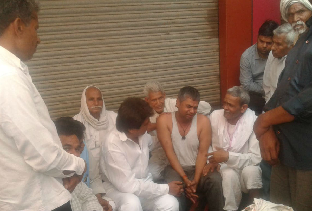 two died in road accident at fatehpur sikari high way