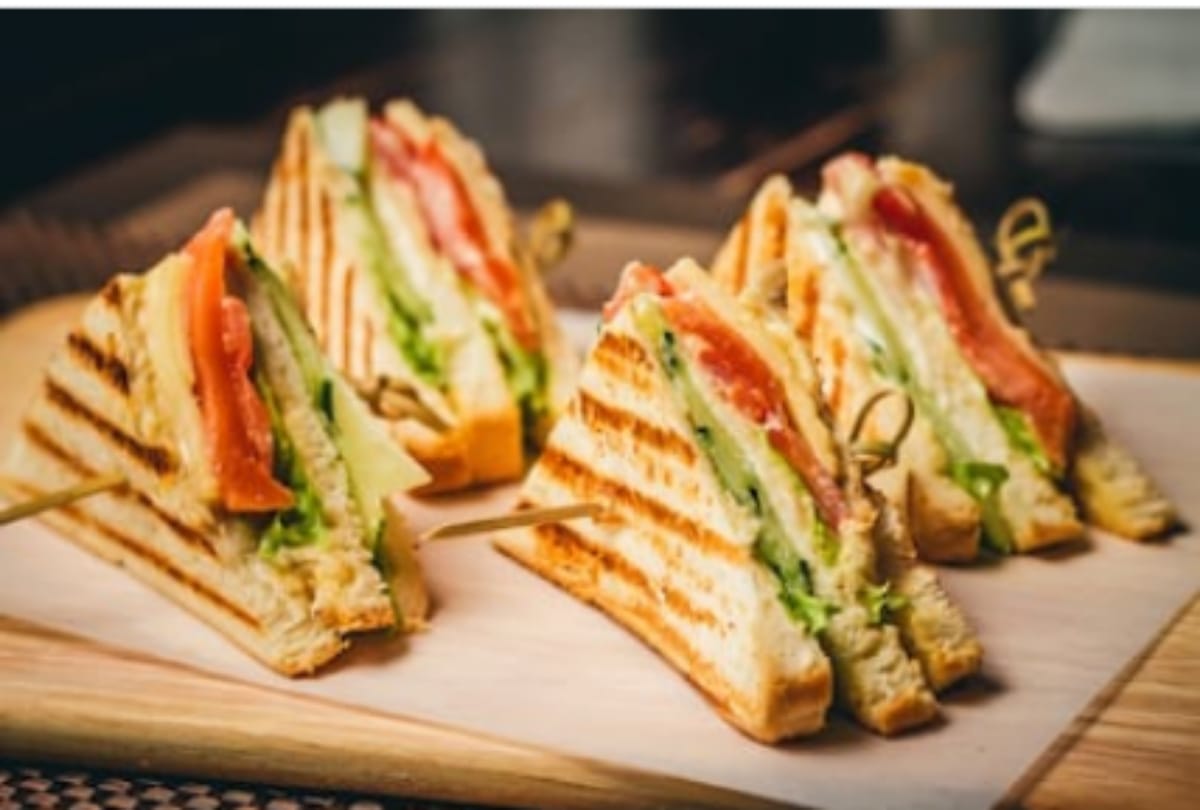 easy and quick snack with tea make dahi sandwich
