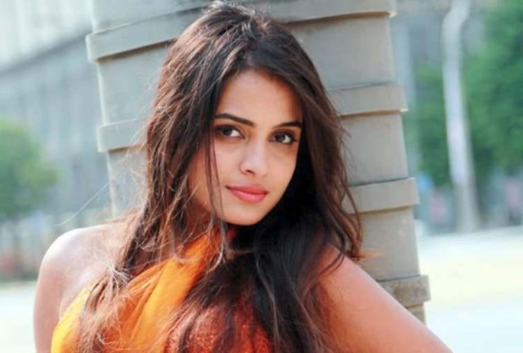 nadiya ke paar actress sadhna singh daughter sheena shahabadi birthday