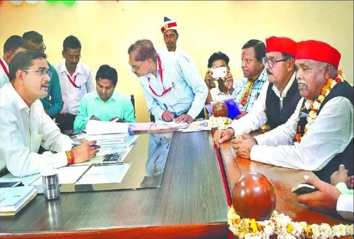 lok sabha elections kalyan singh's son and devendra fights facts