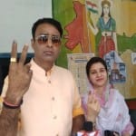 मेरठ: अपनी पत्नी प्रीति सोम के साथ भाजपा विधायक संगीत सोम