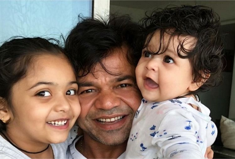 राजपाल यादव ने 9 साल छोटी लड़की से की थी शादी, कनाडा से है गहरा रिश्ता -  Actor Rajpal Yadav Birthday Special Know About His Love Story -  Entertainment News: Amar Ujala