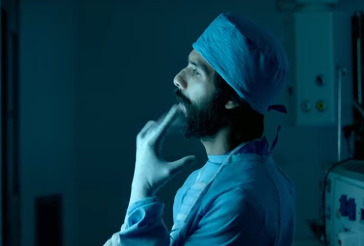 shahid kapoor reveals he had to smoke 20 cigarettes in a day during shoot kabir singh