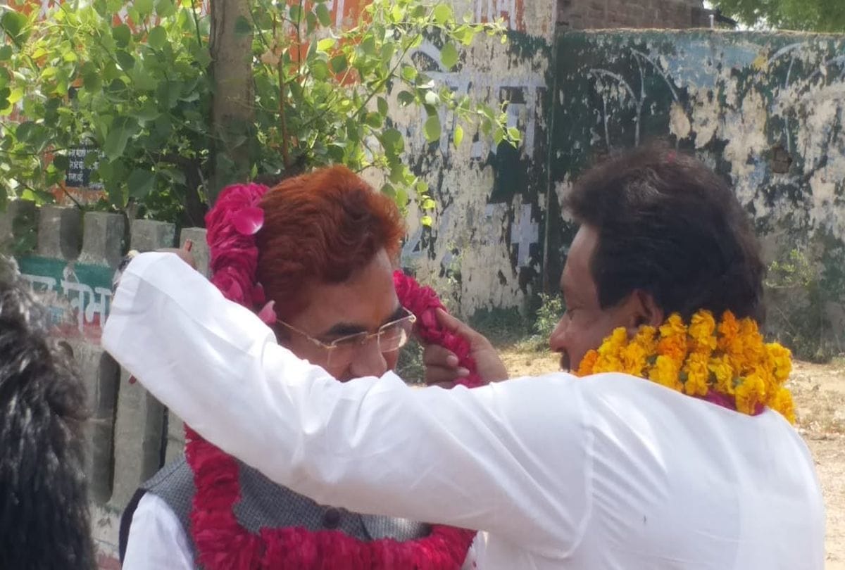 viral pictures of bsp leader and bjp candidate lok sabhe elections 2019