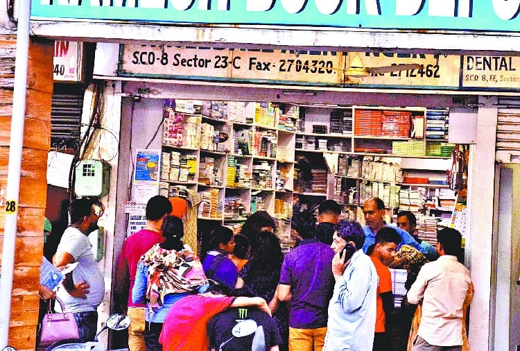 NCERT Mimic Books Sale on Chandigarh Book Stores, Delhi Team Raid