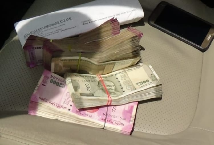 17.34 lakh cash recovered from car in Kapurthala