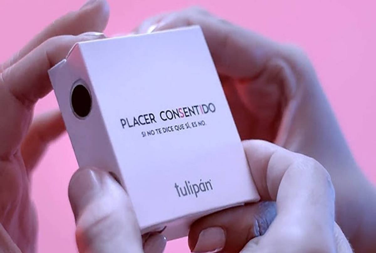 unique condom packet made by tulipan argentina four hands to open packaging watch video