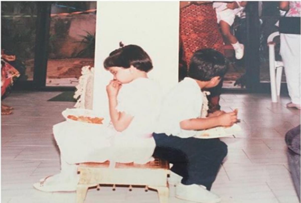 deepika padukone share childhood photo ranveer singh commented on post