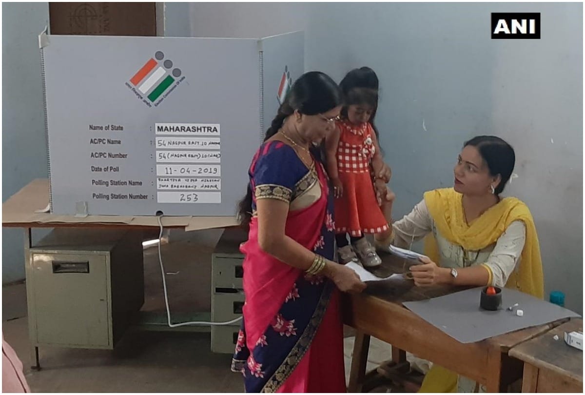 Lok Sabha Chunav 2019: Worlds smallest women cast her vote in Nagpur