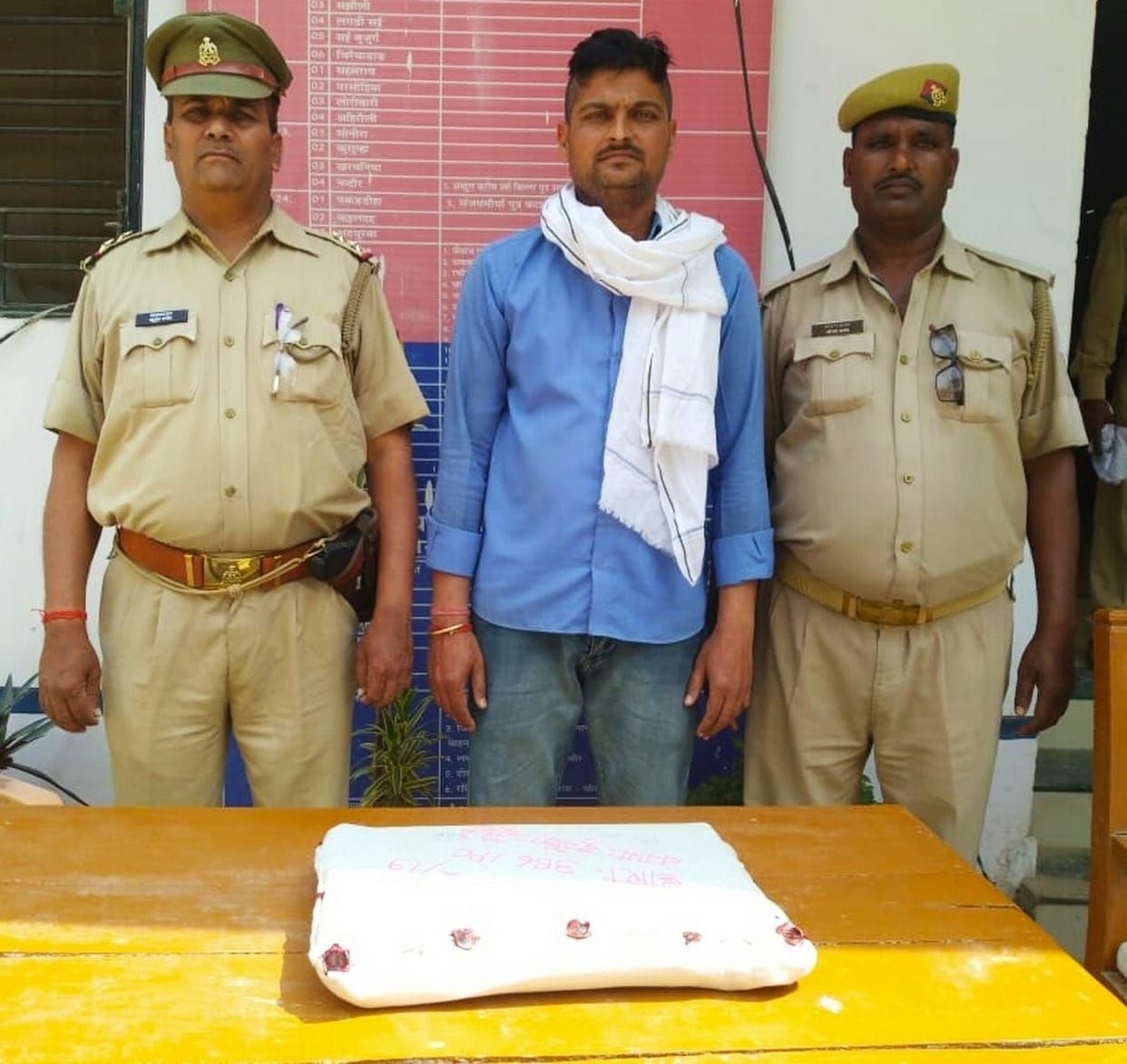 50 हजार रिश्वत मांगने वाला फर्जी अफसर गिरफ्तार