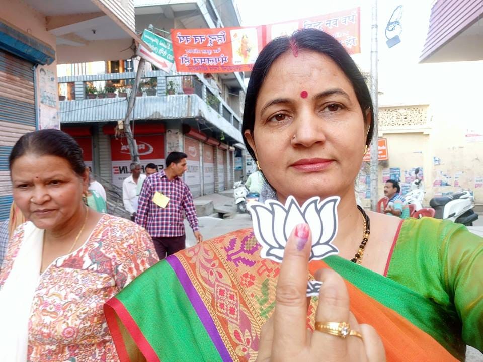 Uttarakhand Lok sabha Election 2019 voting politicians and officers photos