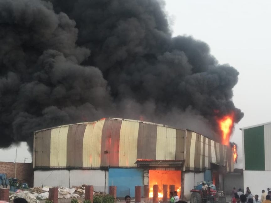 Fire broke out in plastic factory nainital
