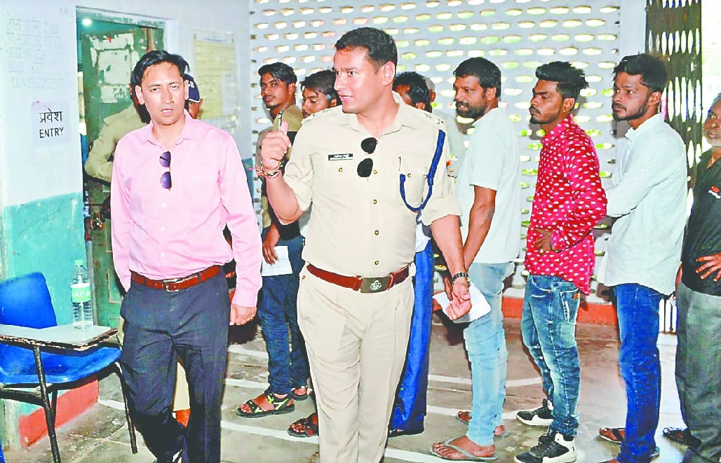Lok Sabha Election 2019 Voting uttar pradesh policeman death during duty in Uttarakhand