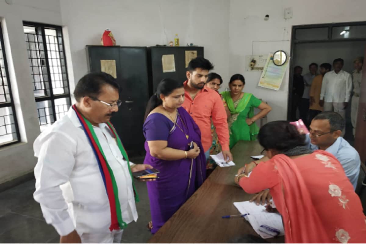 Lok Sabha Elections 2019, voted of many leaders in West UP including Sangeet Som