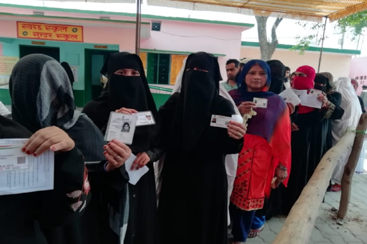 Lok Sabha Elections 2019, Voted of youth and women in western UP and see photos