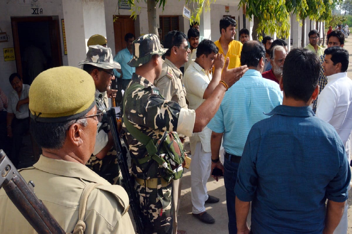 Lok Sabha Elections 2019, RLD workers ruckus at booth center in Muzaffarnagar