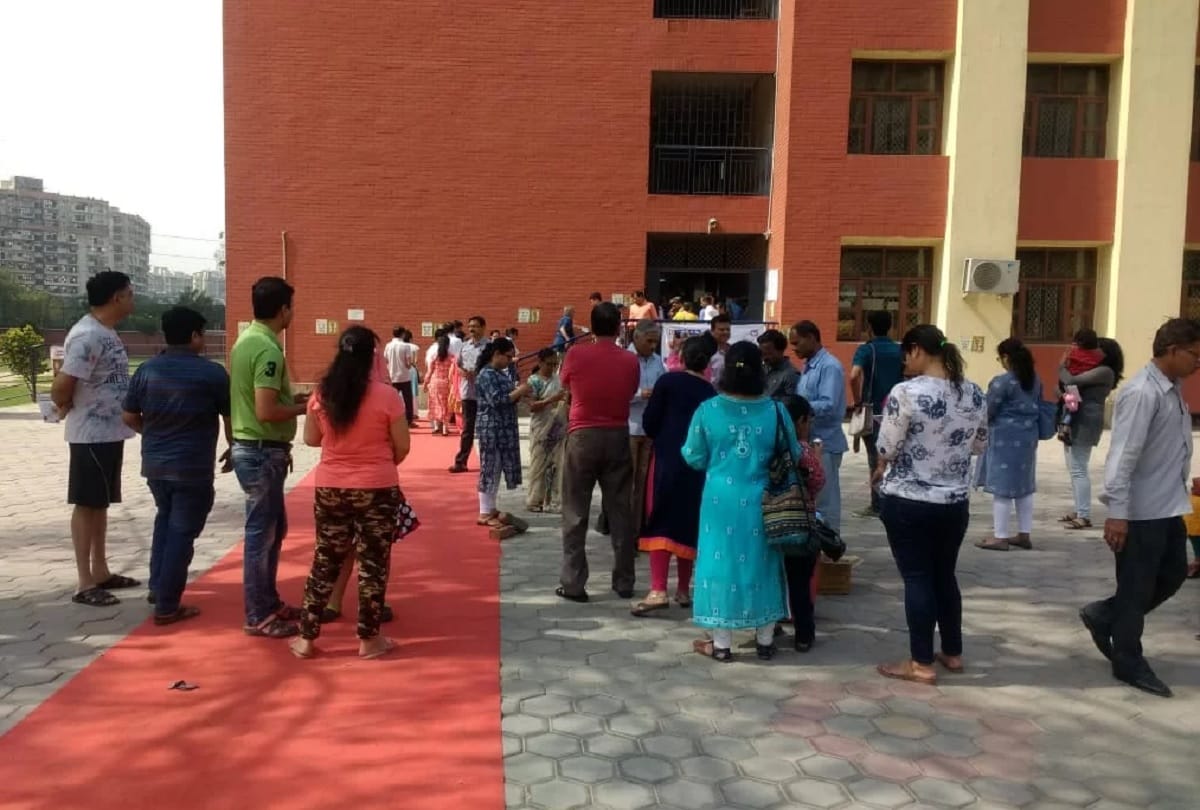 lok sabha elections 2019 Namo Food distribution is polling booth In Noida