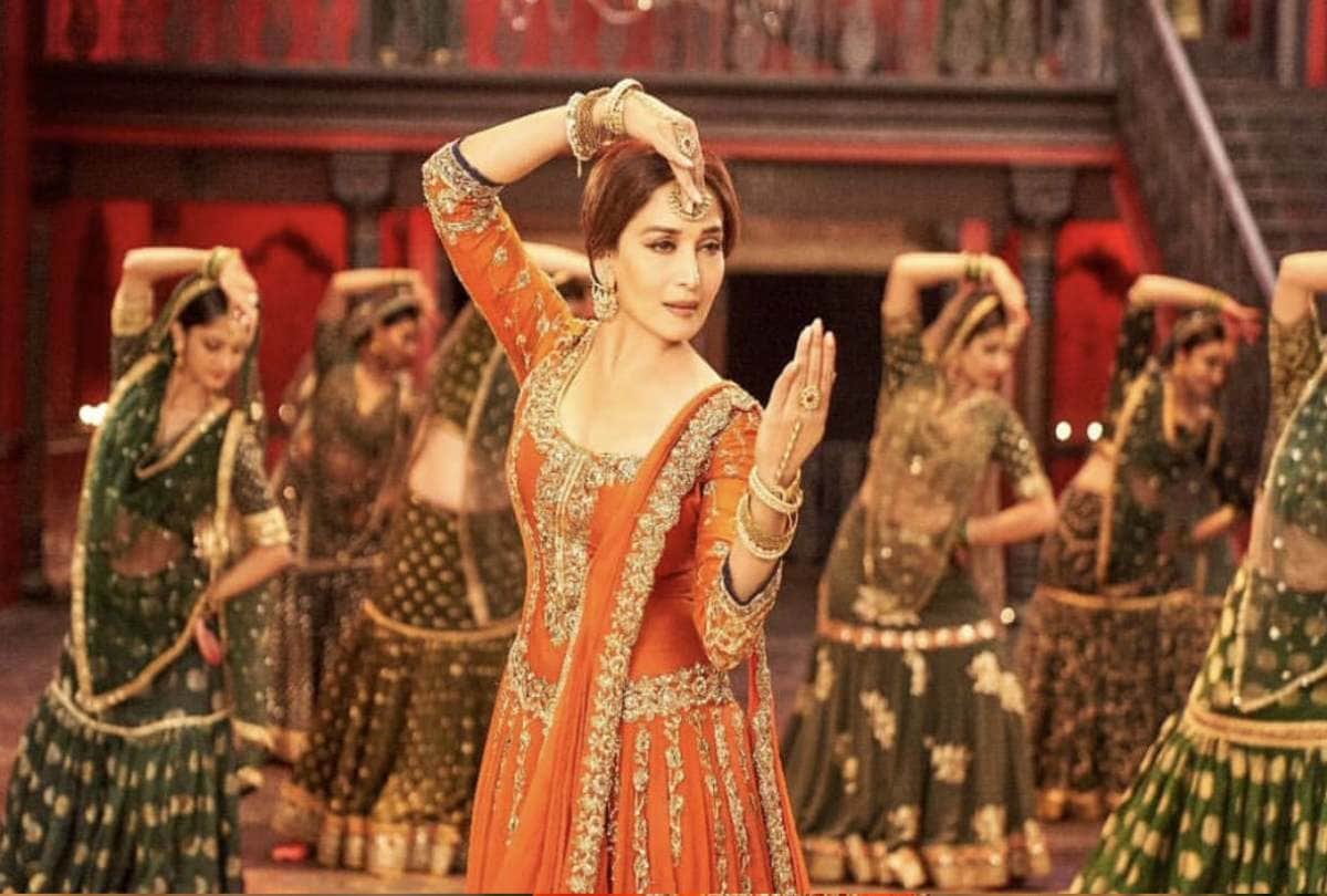 only 2 minute scene with Sanjay Dutt and Madhuri Dixit in kalank after 22 year comeback