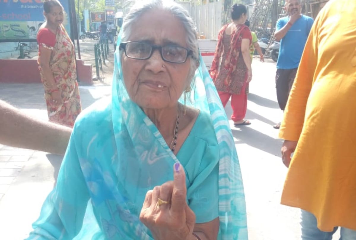 lok sabha elections 2019 photos of senior citizens casting votes one is 107 year old