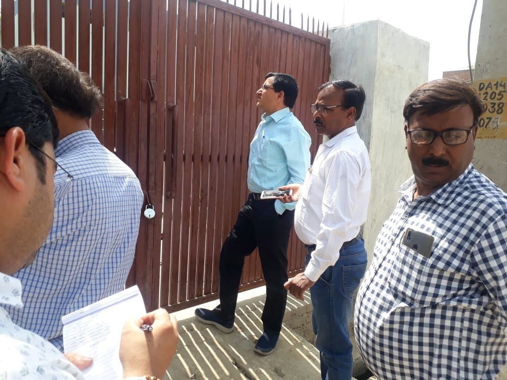ओवरहैड, सीडब्लूआर पर लटके मिले ताले,कर्मचारी गायब