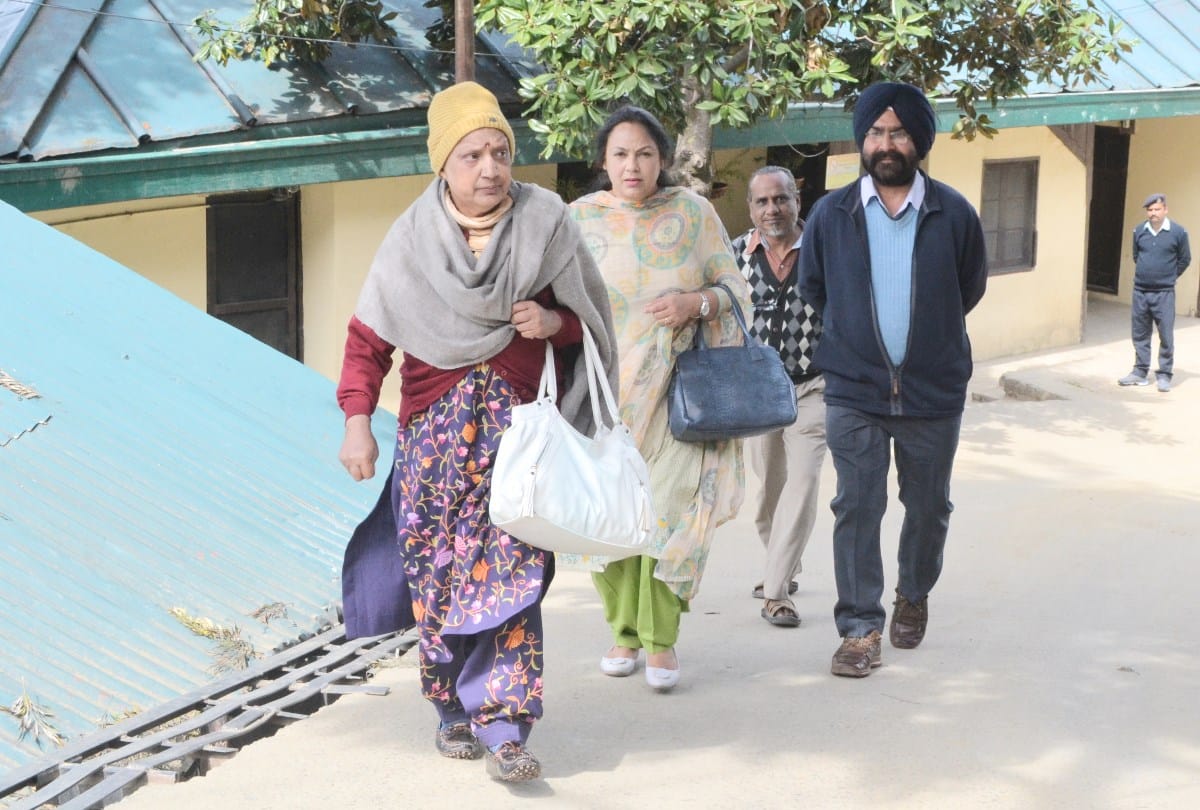 उप निदेशक उच्च ने एक साथ सात स्कूलों में किया निरीक्षण