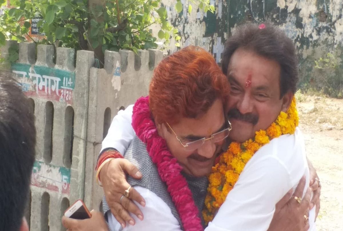 viral pictures of bsp leader and bjp candidate lok sabhe elections 2019