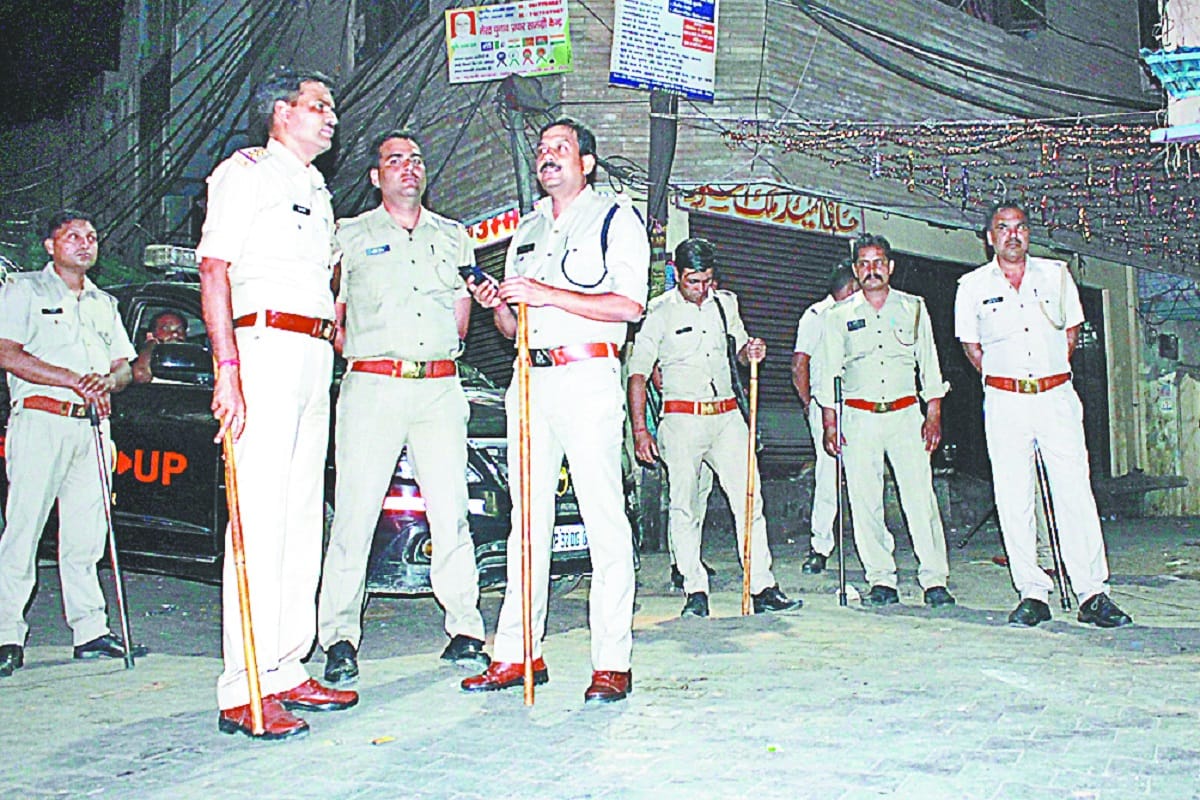 Fight in supporting of BSP candidate Yakub Qureshi and former MP Shahid akhilak, firing