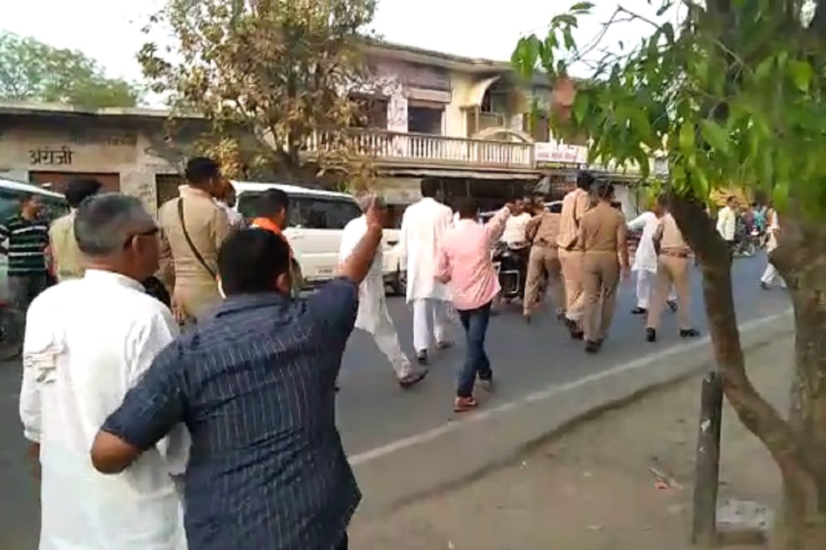 Lok Sabha Elections 2019, Ruckus against BJP MLA Jitendra Satveer in Meerut
