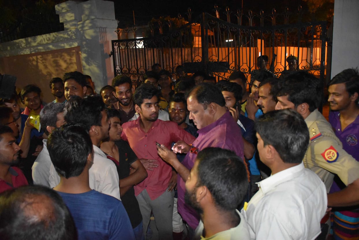 ABVP student alleged police after lathi charge on them in varanasi
