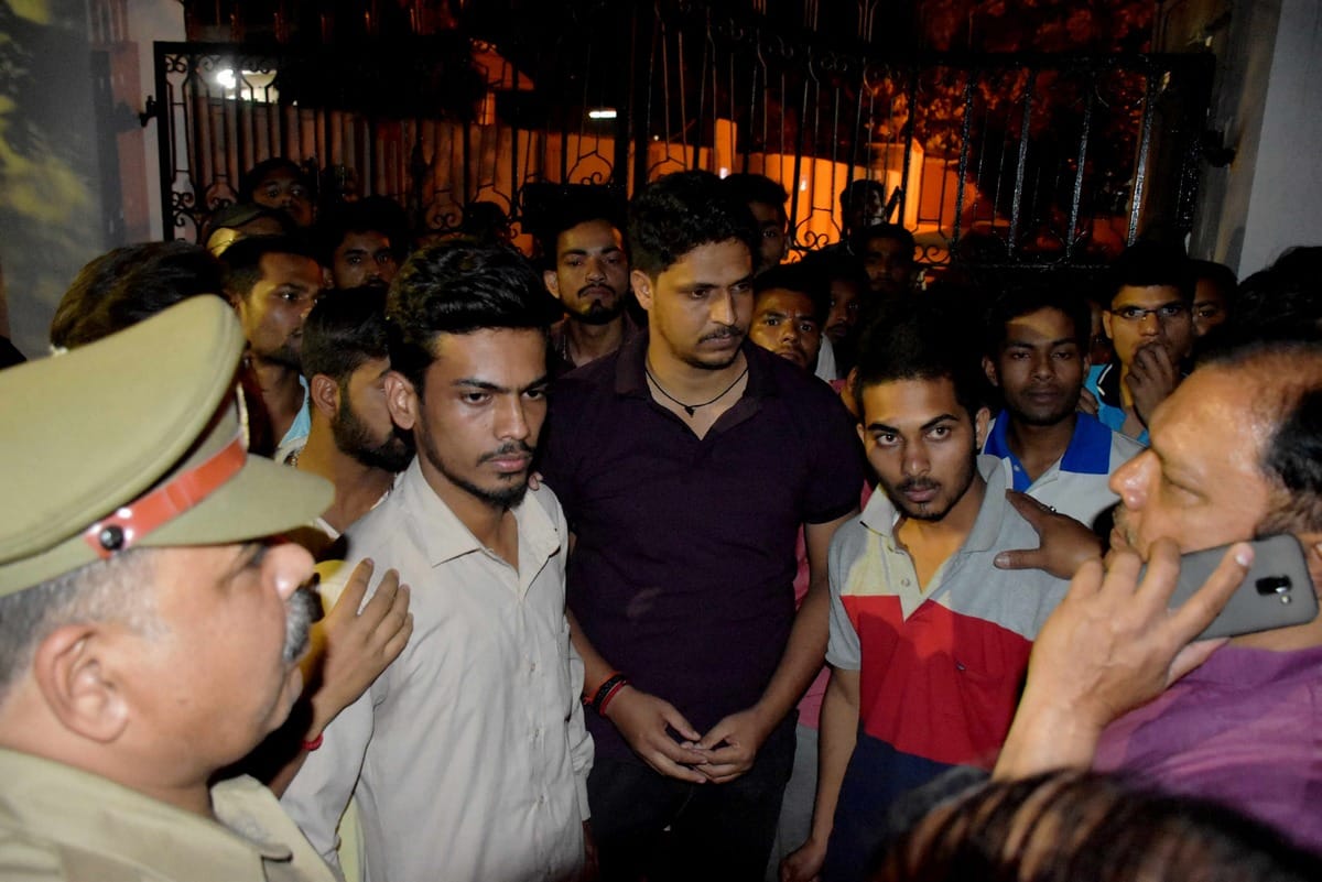 ABVP student alleged police after lathi charge on them in varanasi