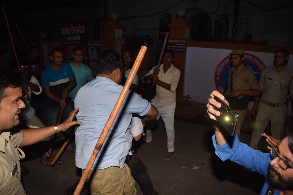ABVP student alleged police after lathi charge on them in varanasi